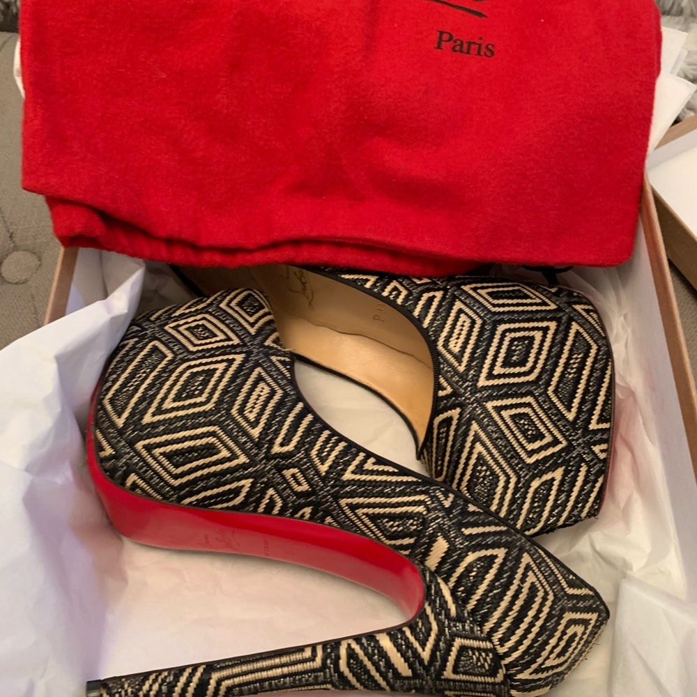 Christian Louboutin Daffodile - Picture 11 of 14